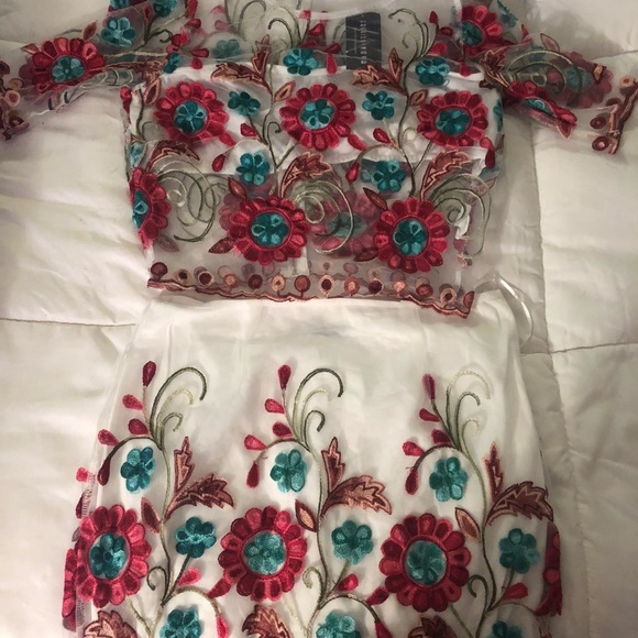 ***SOLD ON MCARI*** Fashion Nova Floral Two-Piece - Picture 3 of 4